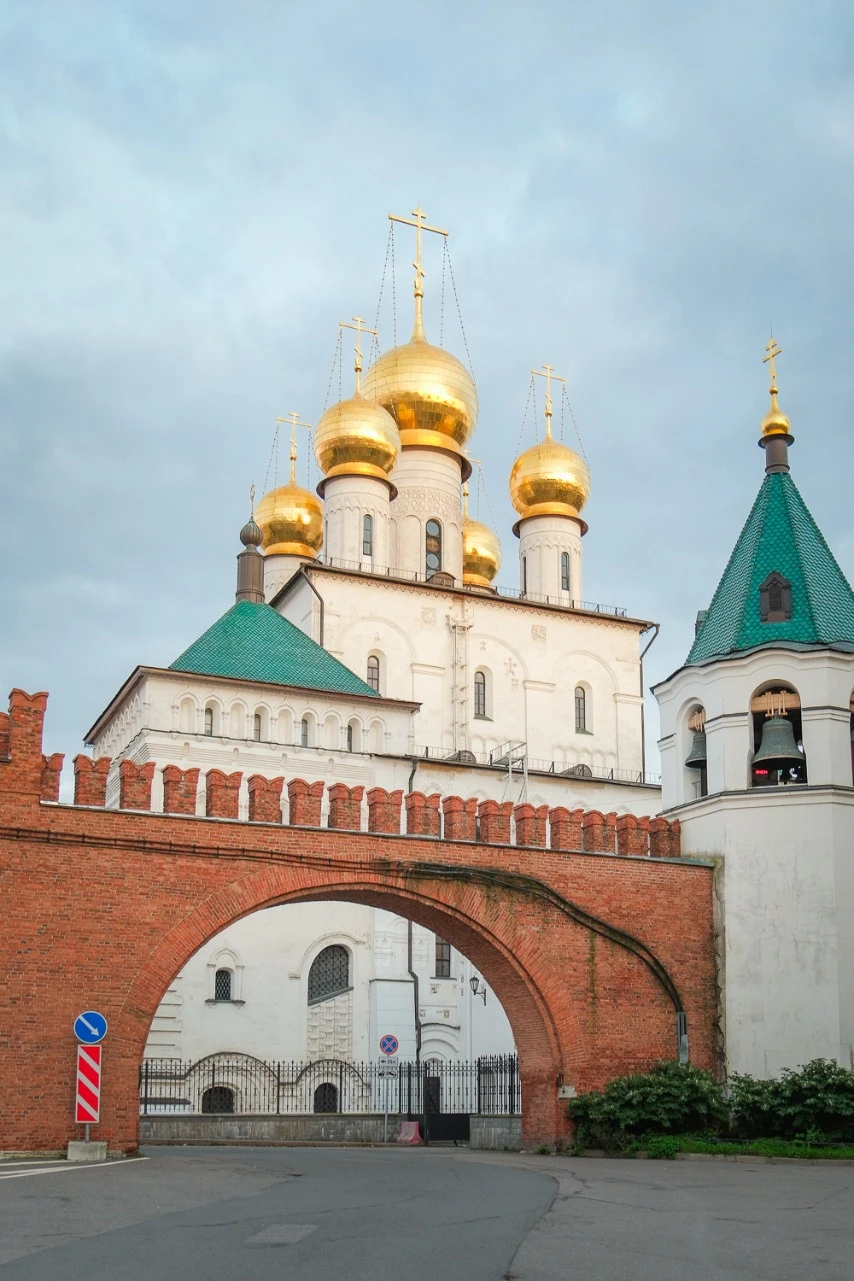 Презентация книги Владимира Иванова «Мифы Петербурга. От сфинксов и проклятия Обводного...