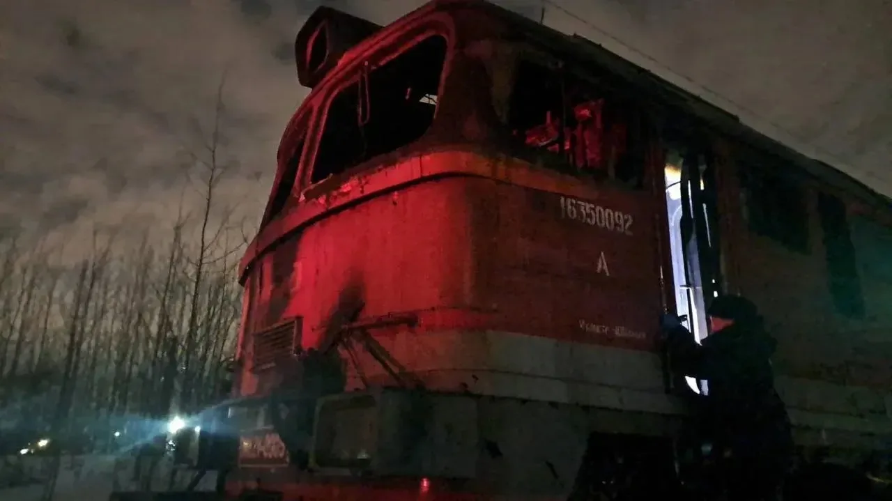 Суд приговорил поджигателя тепловоза к 12 годам лишения свободы. В январе 2025 года мужчина взломал 