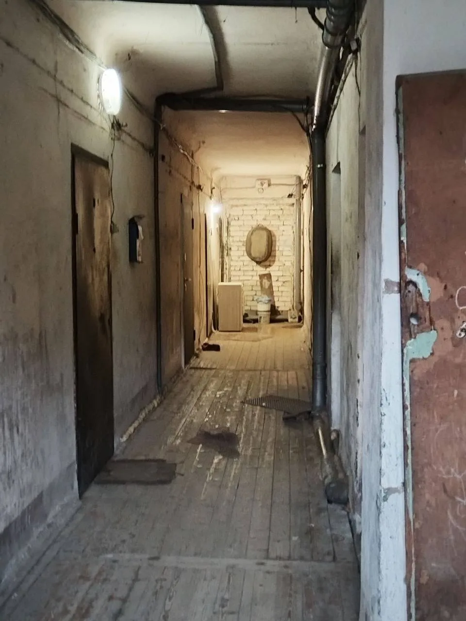 😱 В Находке семья с ребёнком была вынуждена съехать из квартиры — в аварийном доме на ...
