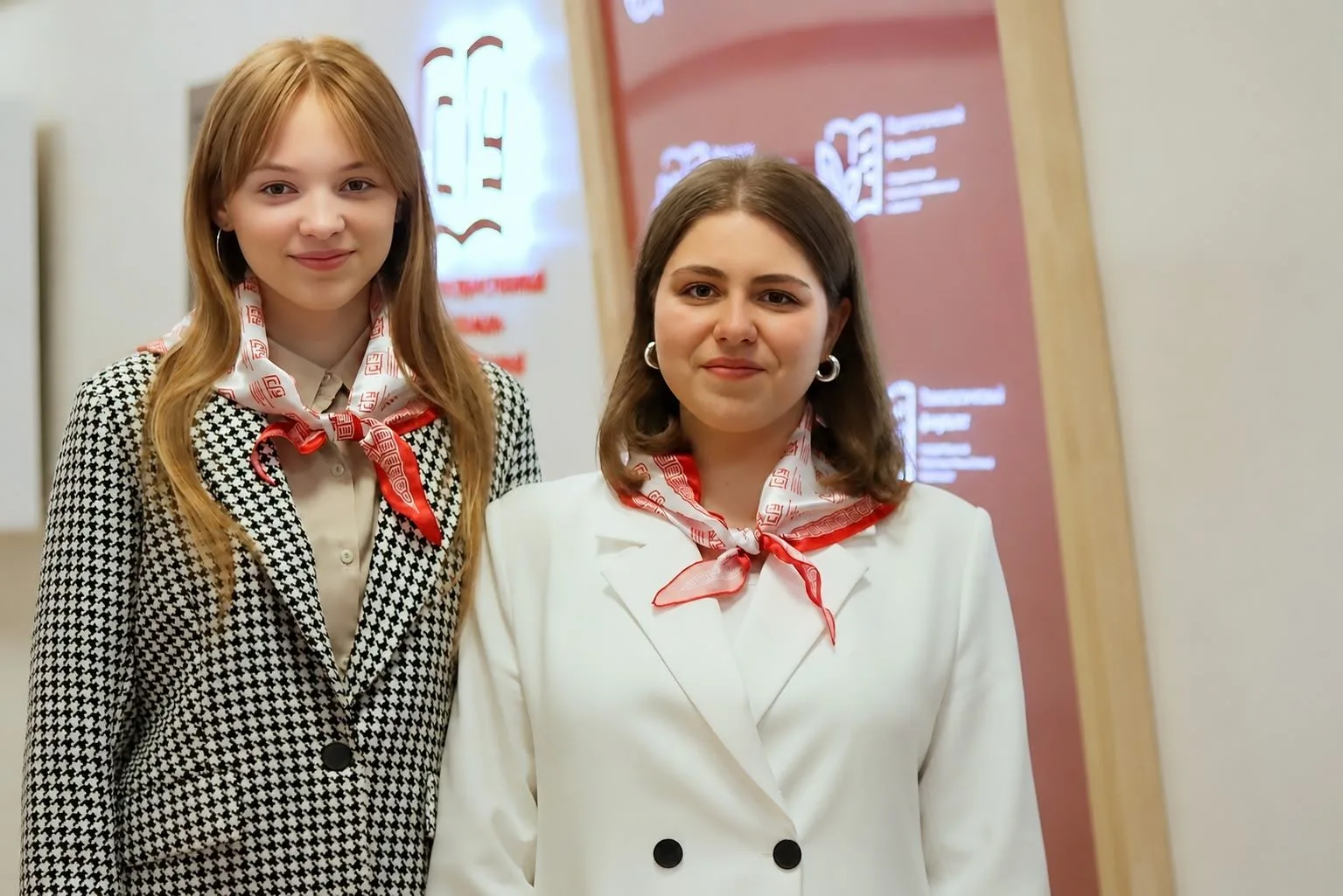 Коломна с душой: взгляд из ГСГУ  Третьекурсницы ФИУС Анжелика Брешева и Галина Вергазова стали лучши