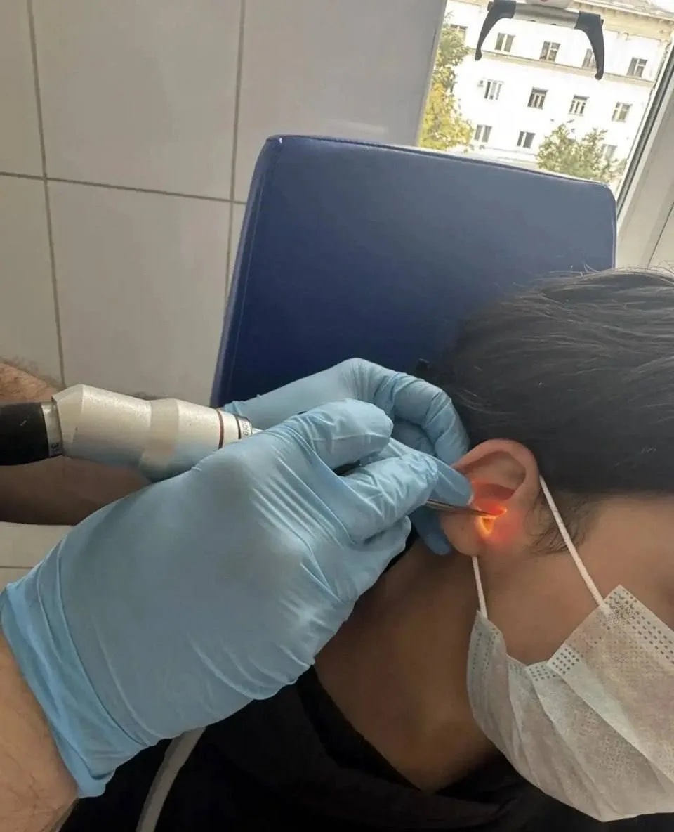😱 Живого таракана достали врачи из уха девушки в Подмосковье