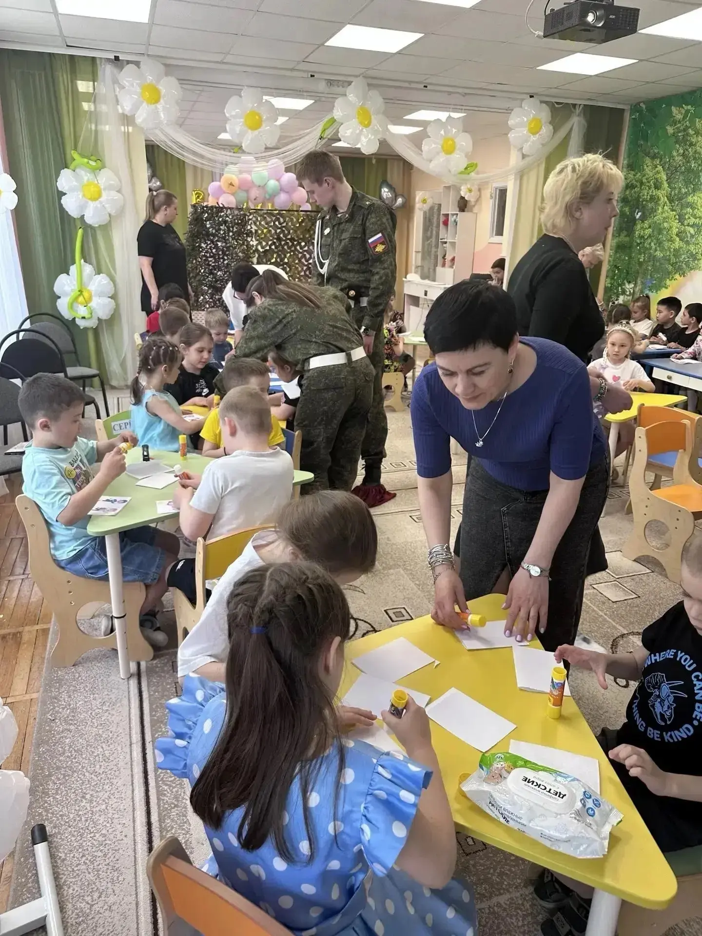 Волонтеры ЮЯТК провели патриотический урок в «Незабудке»

Волонтеры социального благотворительного п