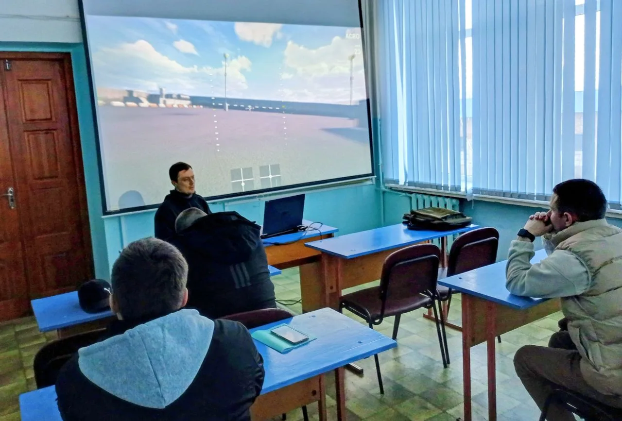 Студенты Великолукской ГСХА прошли обучение по использованию беспилотников в сельском хозяйстве

📚 
