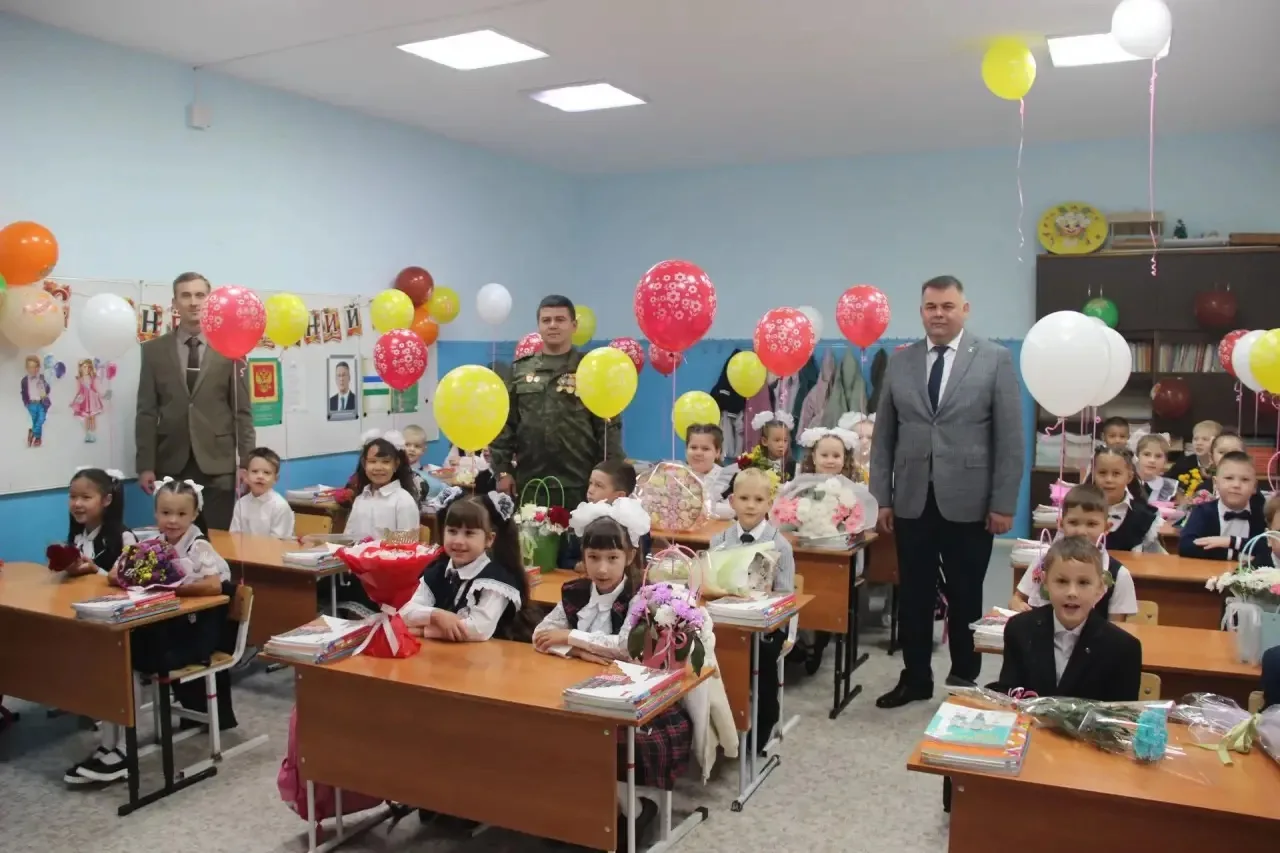 Сегодня во всех школах прозвенел первый звонок!