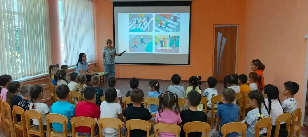 В рамках тематической недели «Профессии» в нашем саду состоялась встреча с сотрудником ...