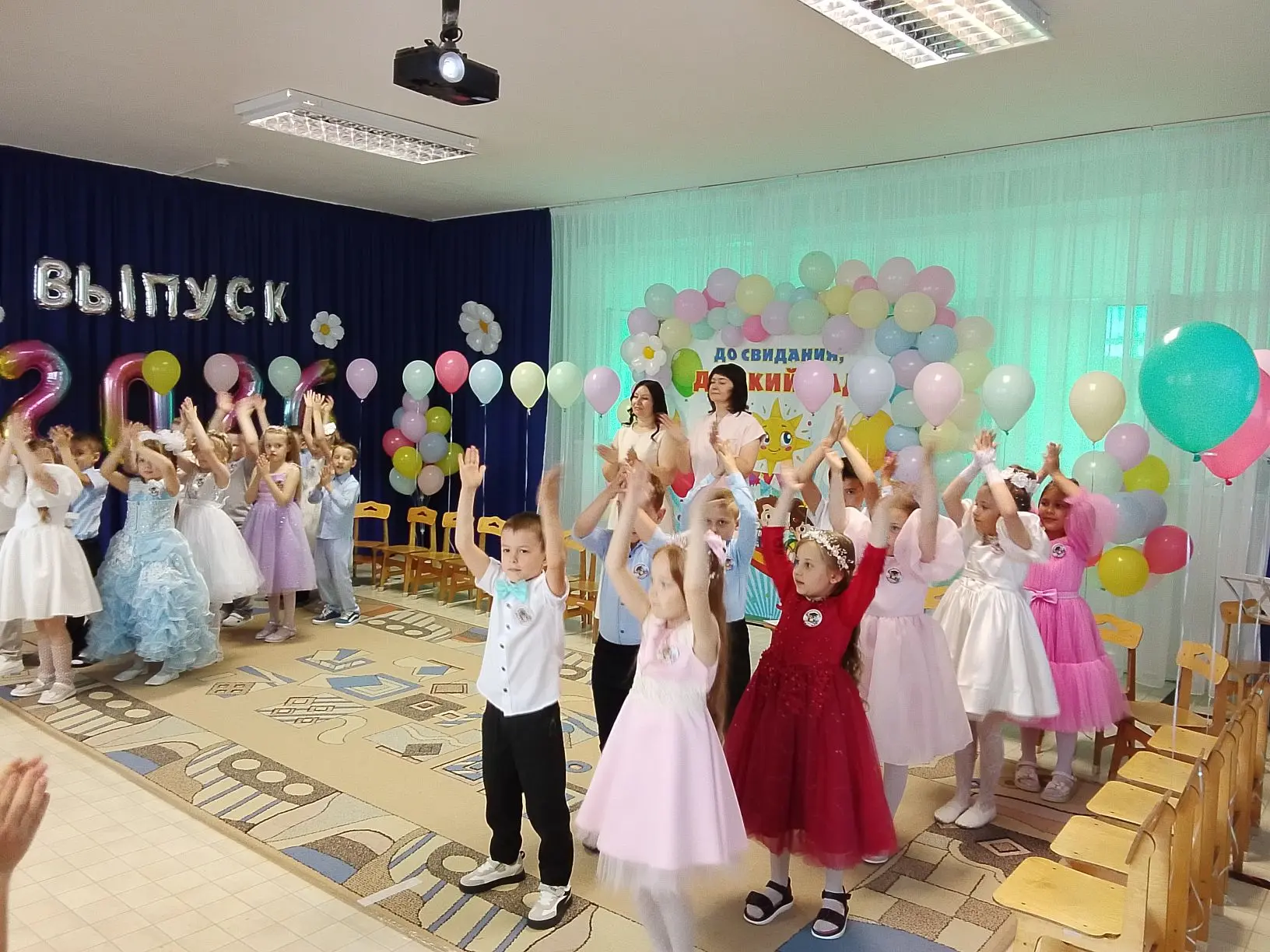 В нашем детском саду состоялось торжественное мероприятие — выпускной бал! Церемония вр...