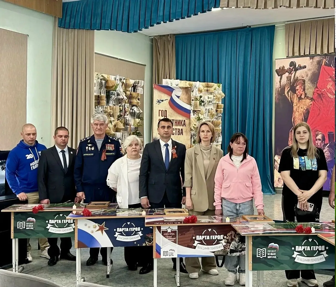 📌В канун Дня Победы в школе № 1 города Аксая состоялось торжественное открытие «Парт Героев», посвящ