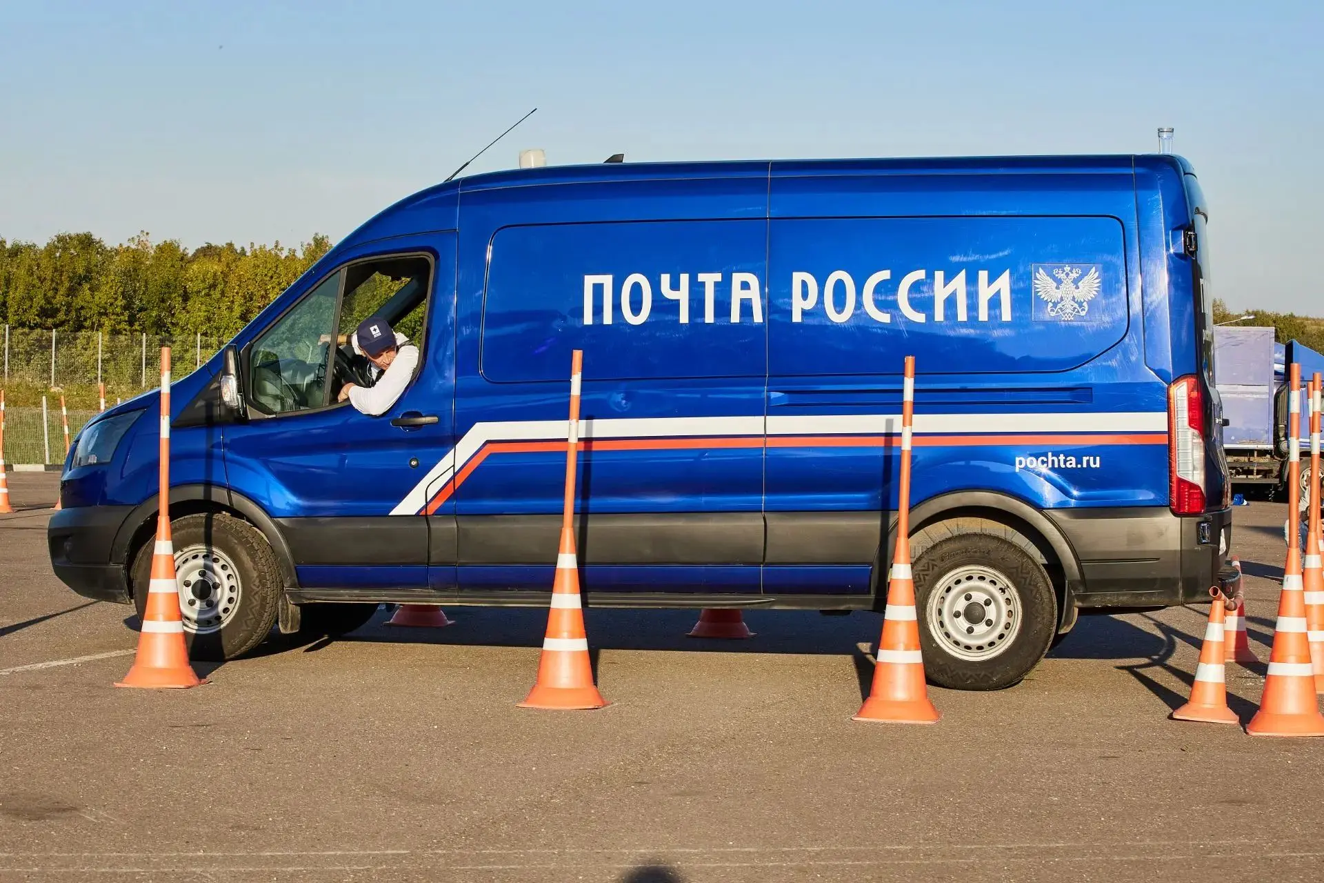 «Почта России» признала водителя из Омска одним из лучших в стране