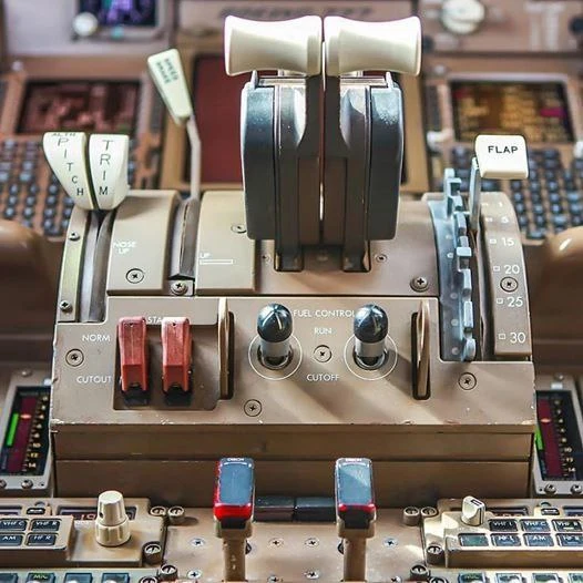 Boeing 777 Control Stand: Thrust Levers, Fuel Control Switches, Flap Controls, Speedbra...