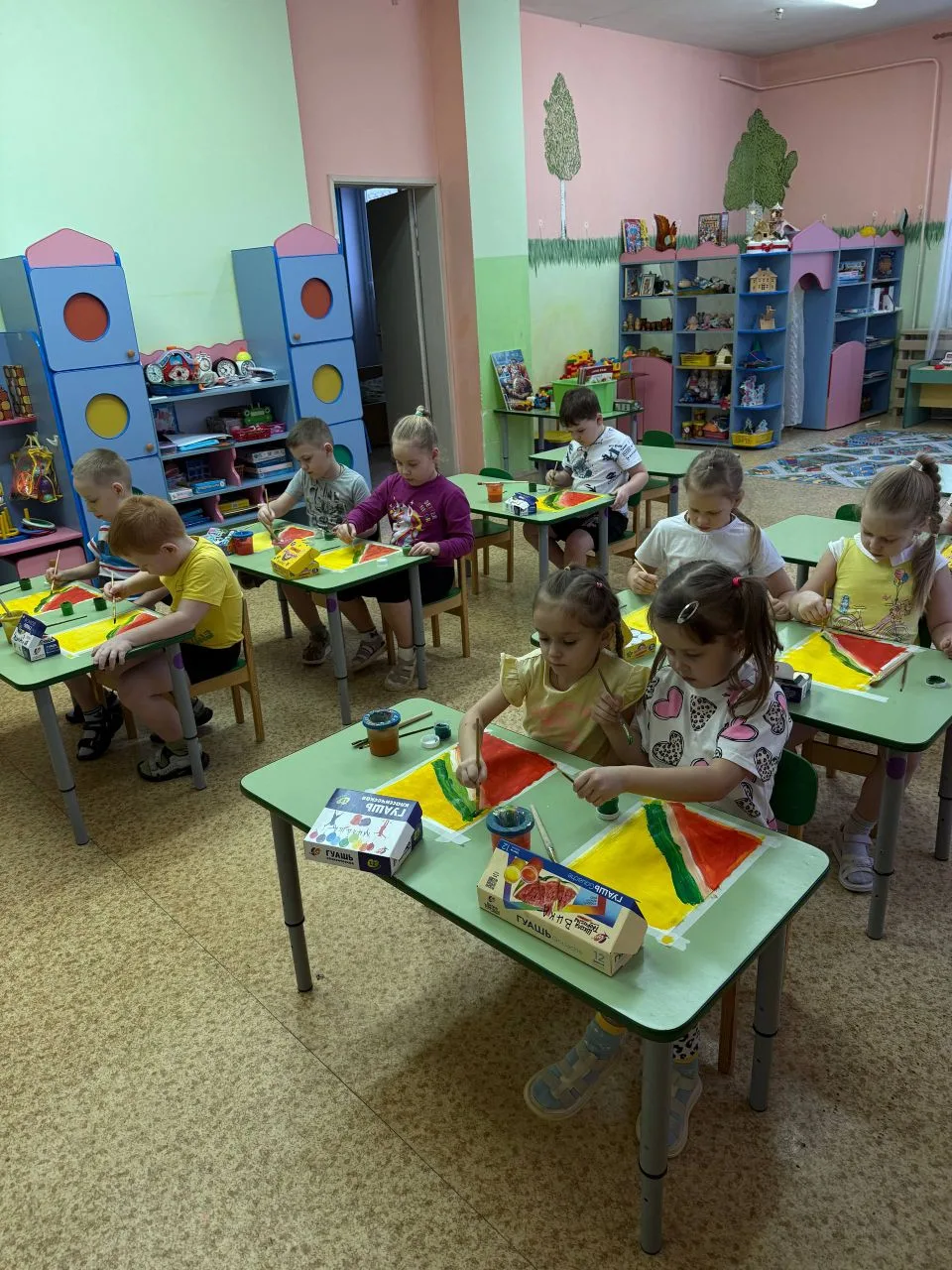 Ребята старше-подготовительной группы продолжают занятия в кружке "Правополушарное рисо...