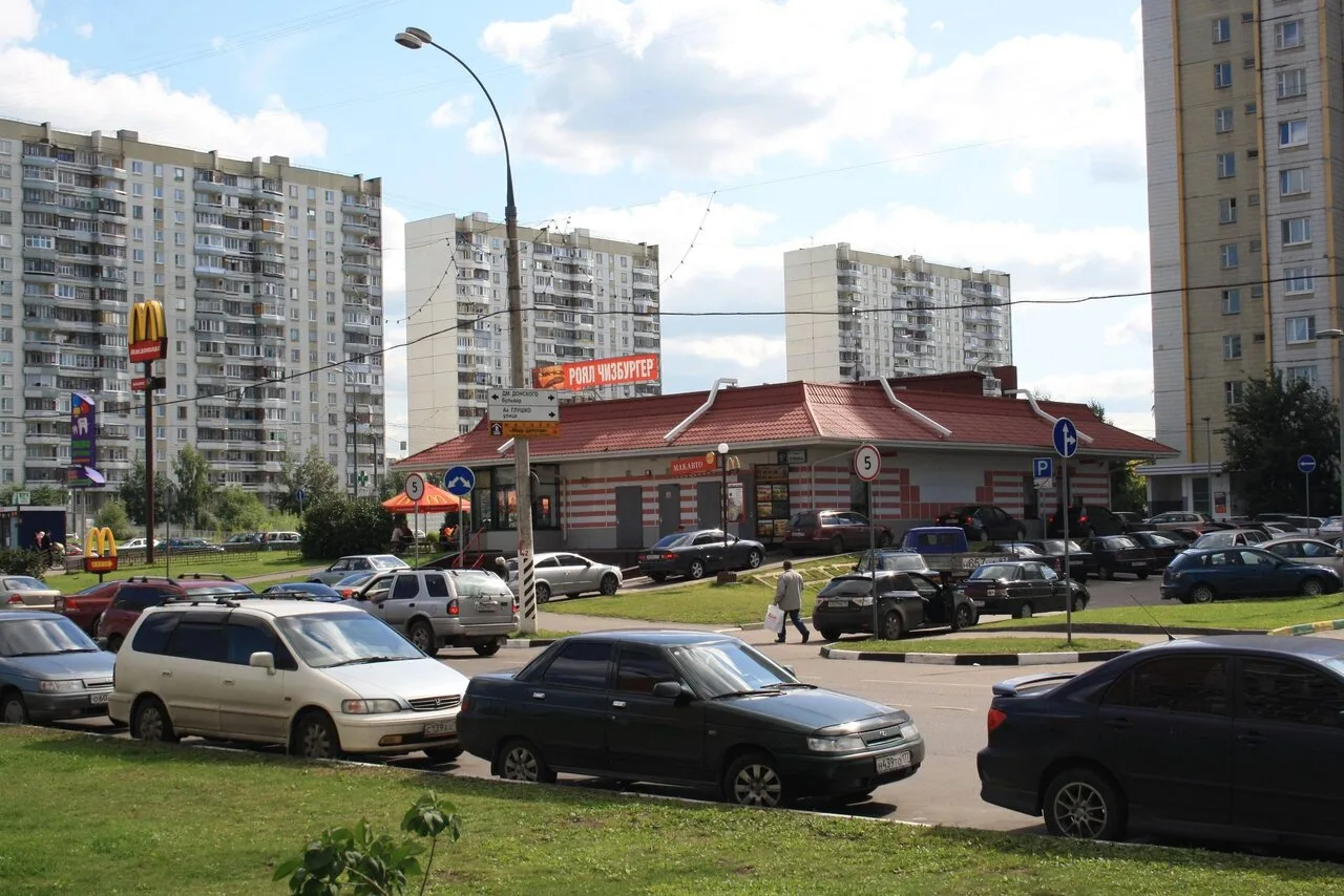 2009-й год в Северном Бутово и всем известный общепит с буковкой М. Уже тогда было окош...