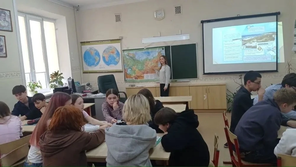 Не просто урок, а настоящее приключение! 🌍🗺️ В рамках проекта «День географии в школе» ребята 7В кла