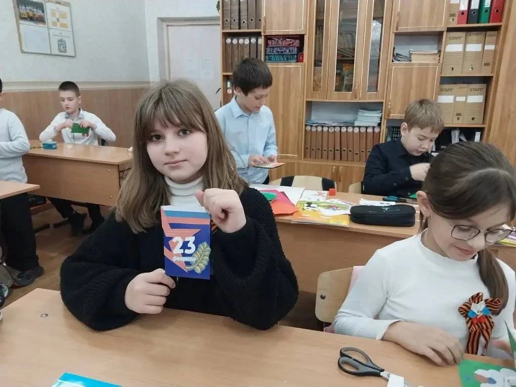 🎨 Ученики 3А класса приняли активное участие в конкурсе творческих работ Открытка геро...