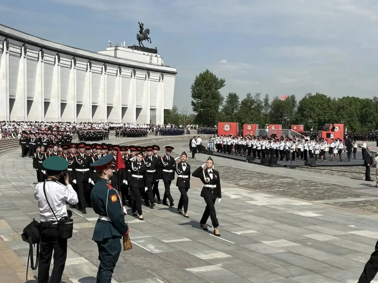 Плечом к плечу 🇷🇺  🌟20 мая на Поклонной горе прошел ежегодный Парад кадетского движения города Москв