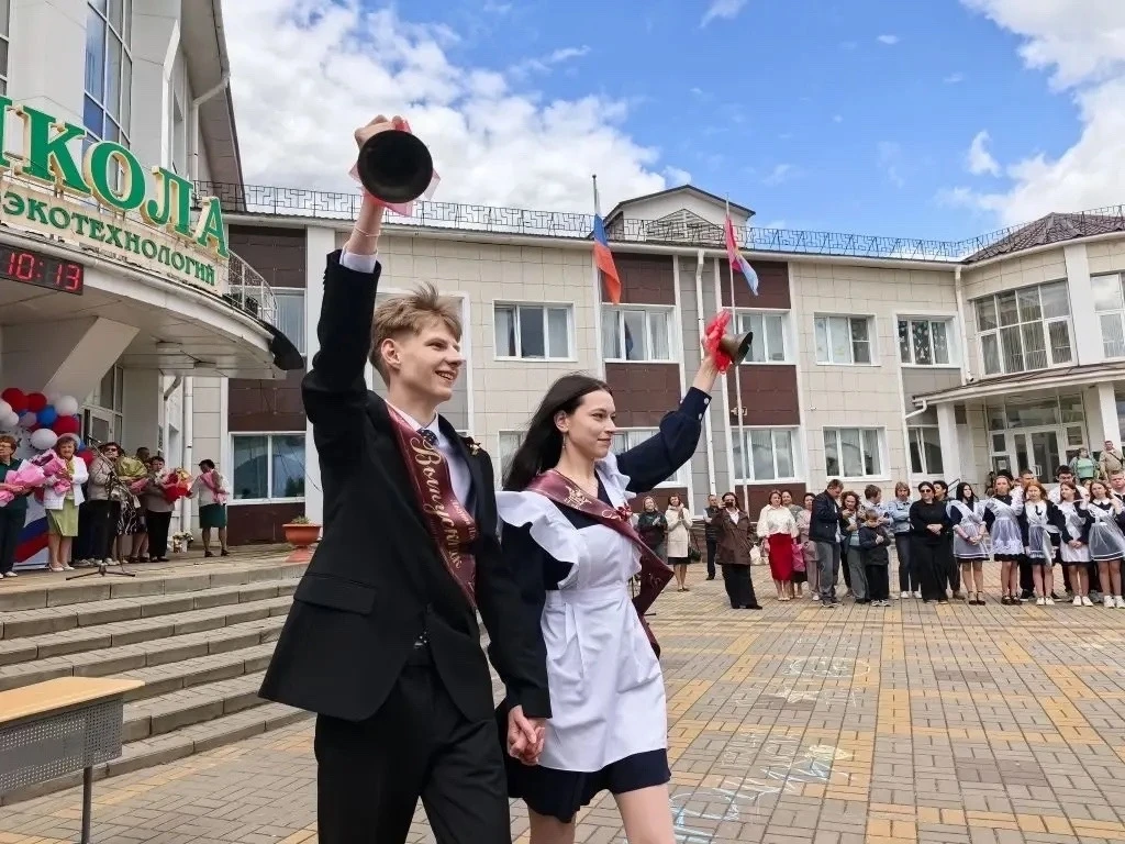 🎉📚 Последний звонок в МБОУ Избердеевская сош! 📚🎉