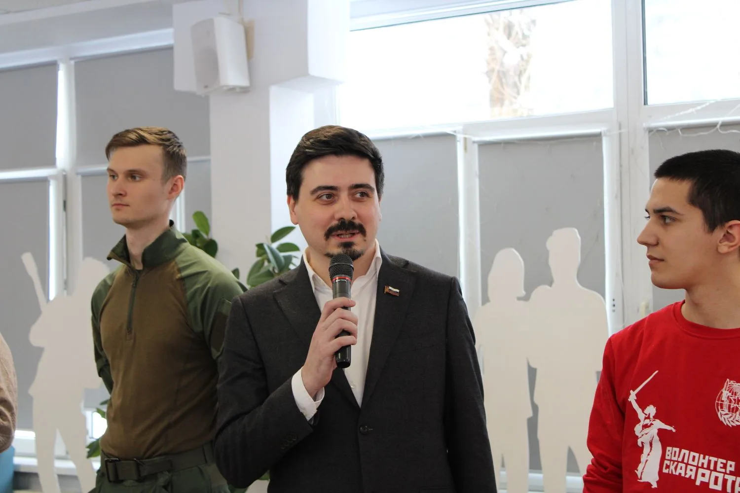 Зарница в Технологическом колледже № 21 объединила военно-патриотические клубы восьми к...