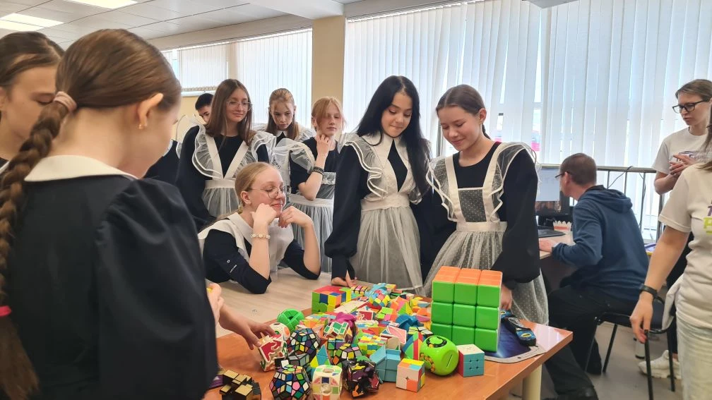 🧩 Итоги вчерашнего школьного мероприятия по сборке кубика Рубика для 5–6 классов  В нашей школе сост