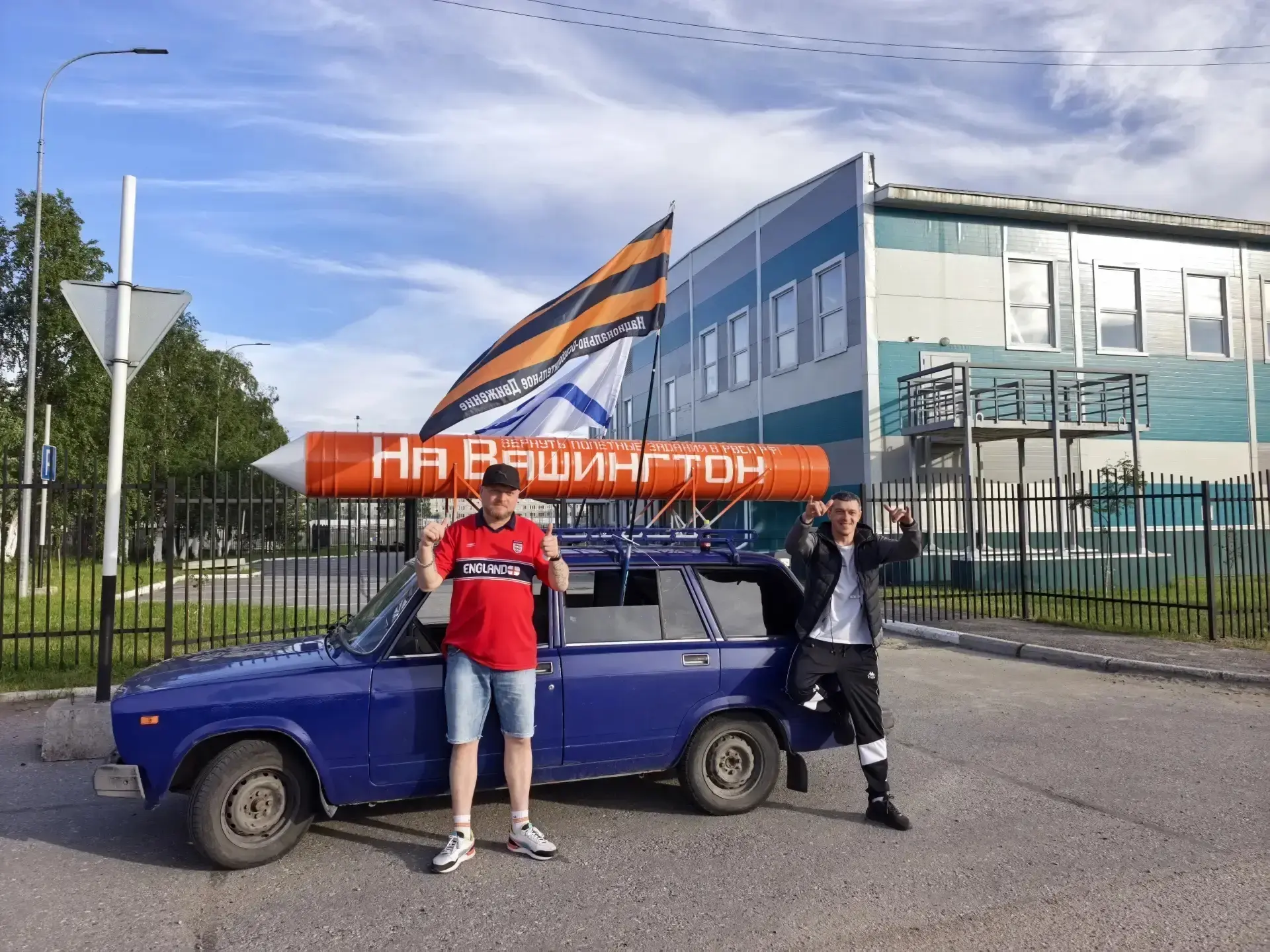 Сарматмобиль в Мурманске. С помощью Сарматмобилей нодовцы привыкают к реальной поддержке населения, 