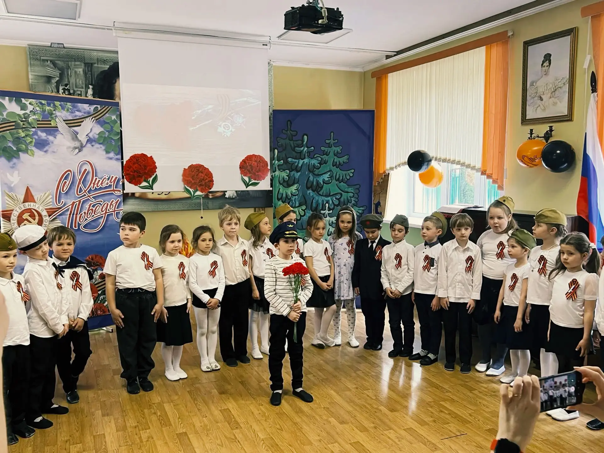 #ЛогопедическаяСлужба | День Победы — это свято 🇷🇺    В 7 корпусе прошёл праздничный концерт, посвящ