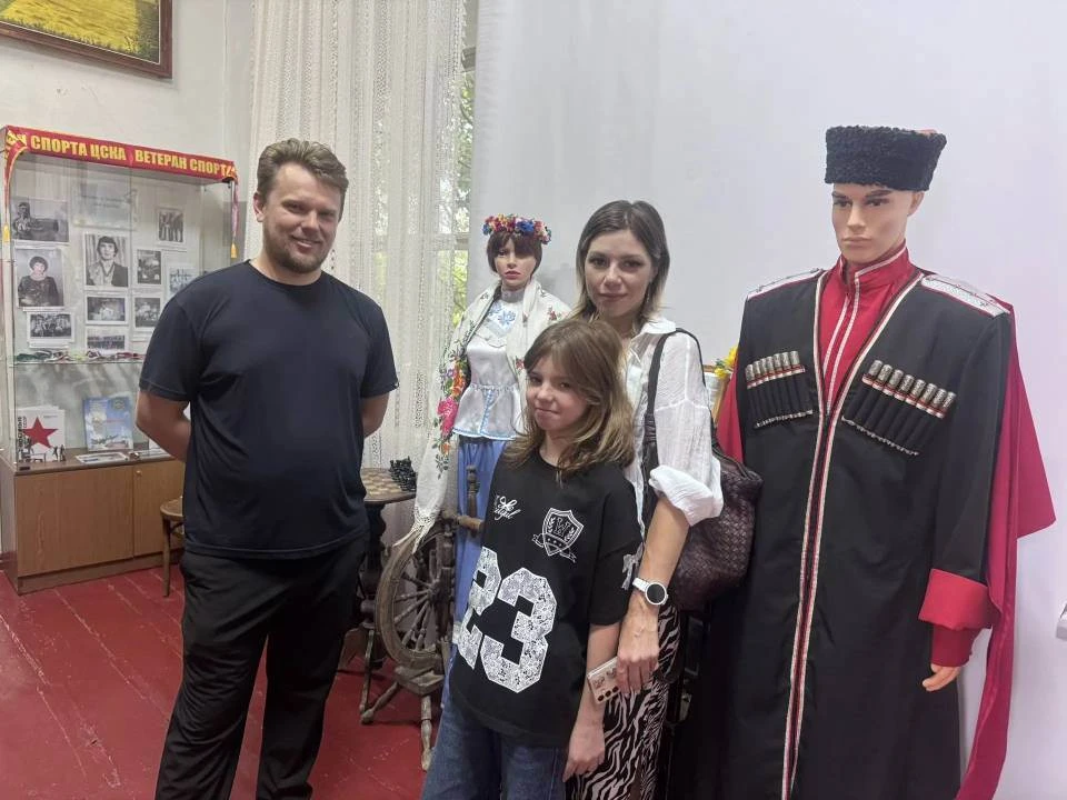 Семейная экскурсия в хату казака