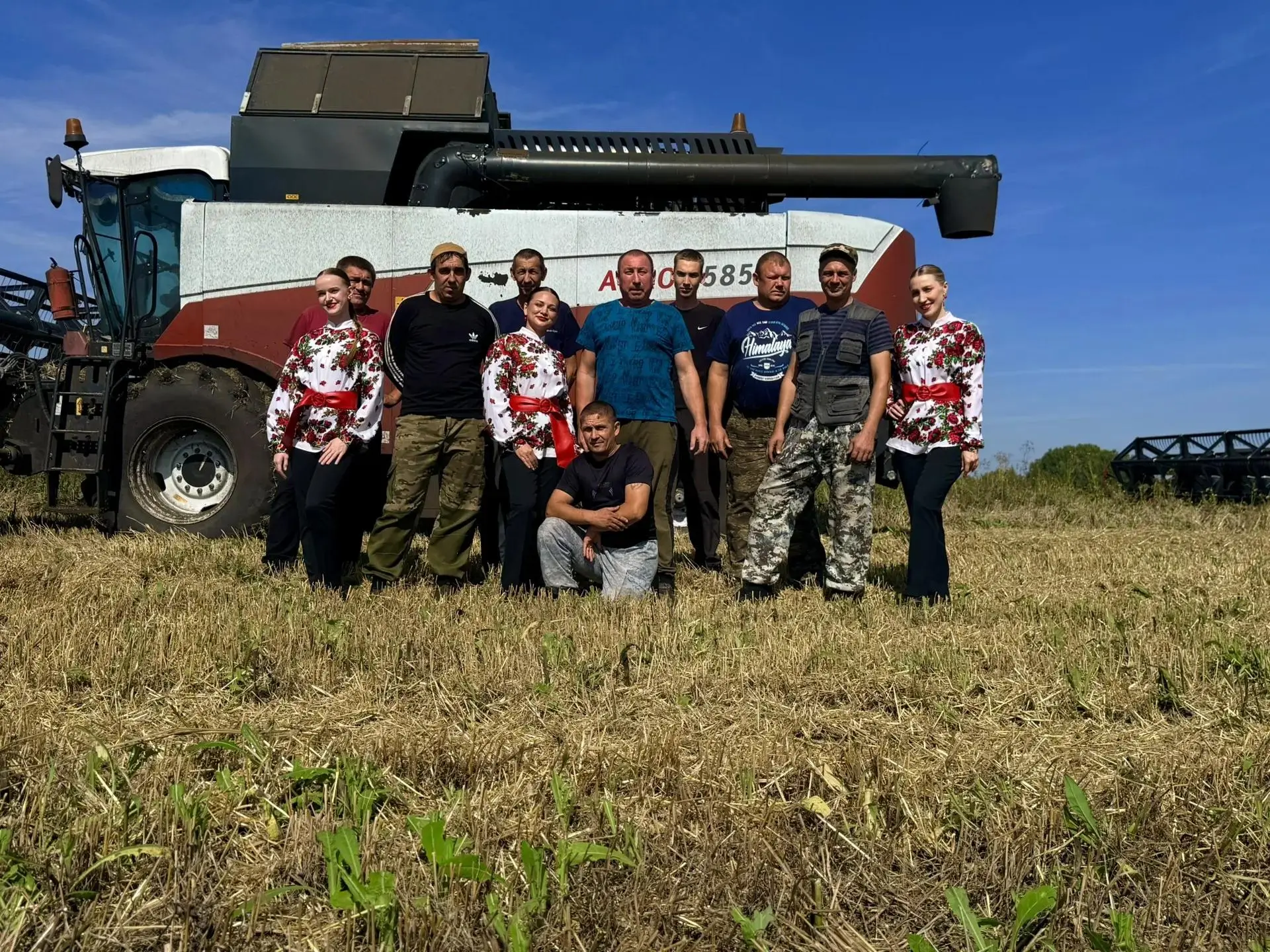 🚜 Уборочная кампания продолжается, и наши аграрии работают не покладая рук. В такие мо...