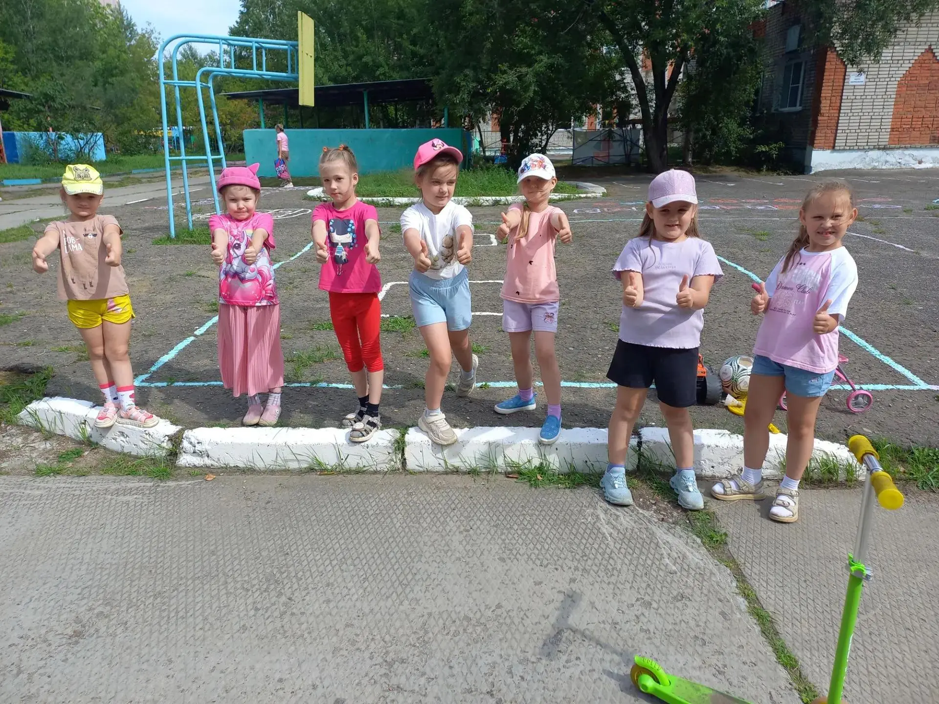🏃‍♂️🏃‍♀️ А ну-ка, девочки! А ну-ка, мальчики! 💪🎉