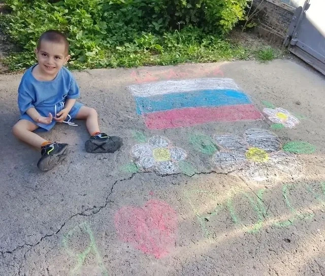 К акции «Моя Россия» 🇷🇺присоединяется 
Ахматов Осман 
Группа "Крошечки"
Номинация "Я рисую мелом м