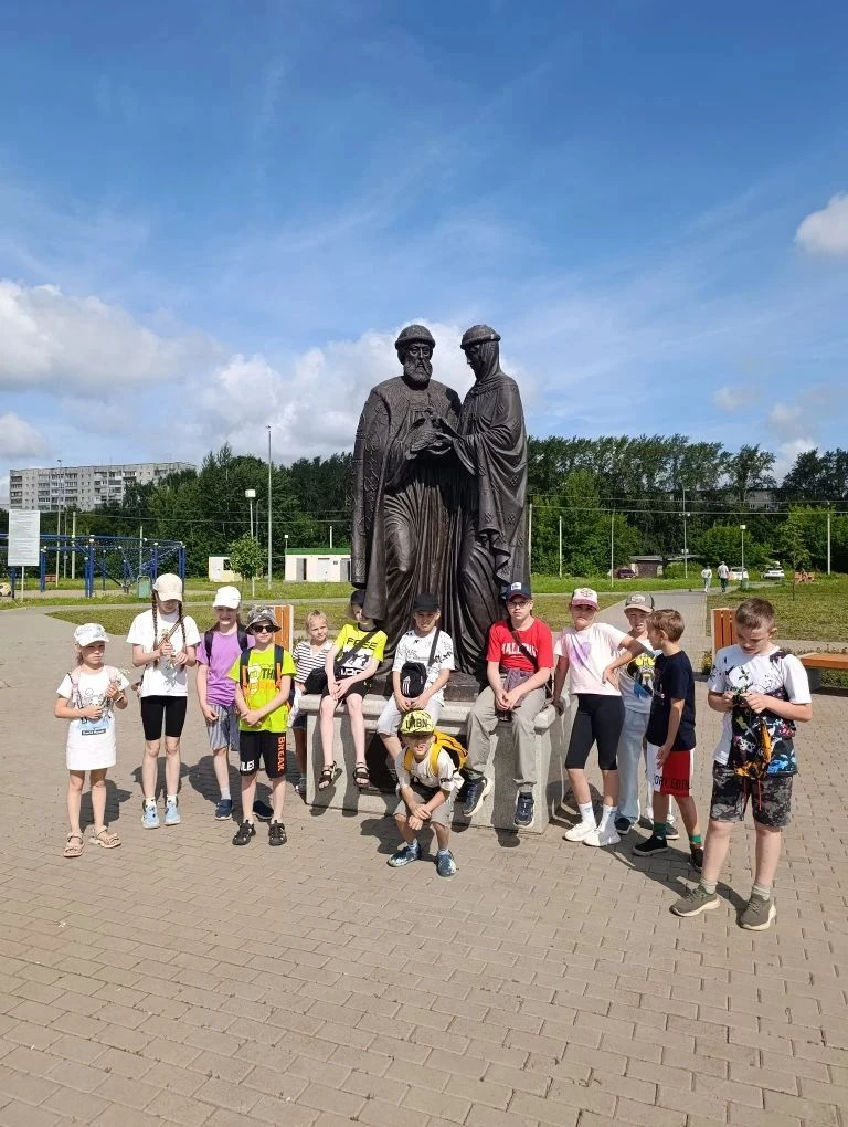 ☀️ День семьи и ритмы лета в ЛДП #ГорСЮТ 

✨ Сегодня в лагере Ленинского района прошёл День семьи, л