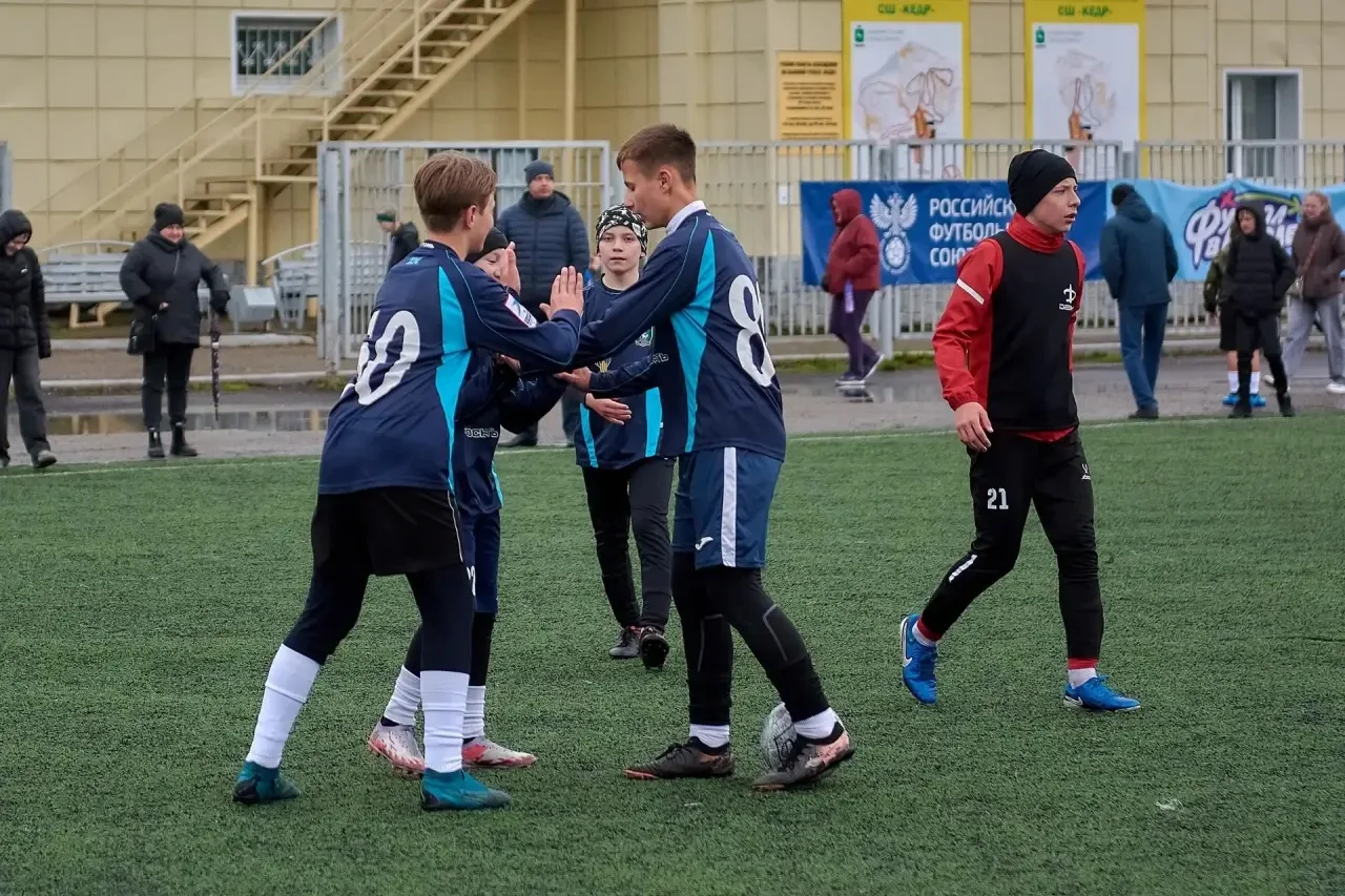 Школа №16 - сильнейшая в регионе ⚽️ 🏆   С 18 по 22 мая на стадионе «Кедр» проходил региональный этап