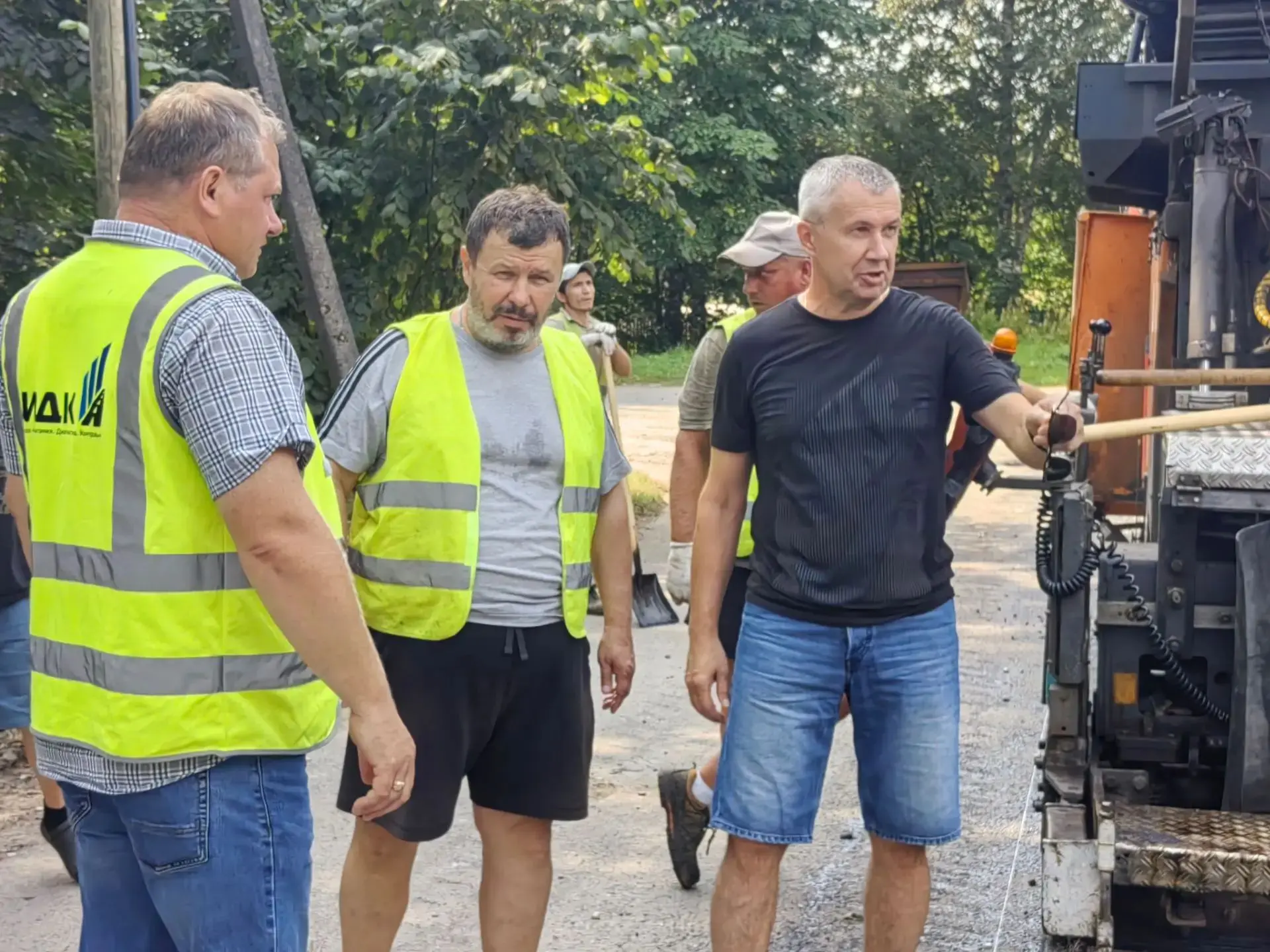 Сегодня проверил ход ремонта дороги на ул. Труда