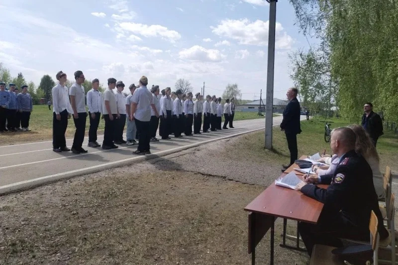 🎤⭐️В Первомайском районе школьники приняли участие в смотре-конкурсе строевой песни  В Санниковской 