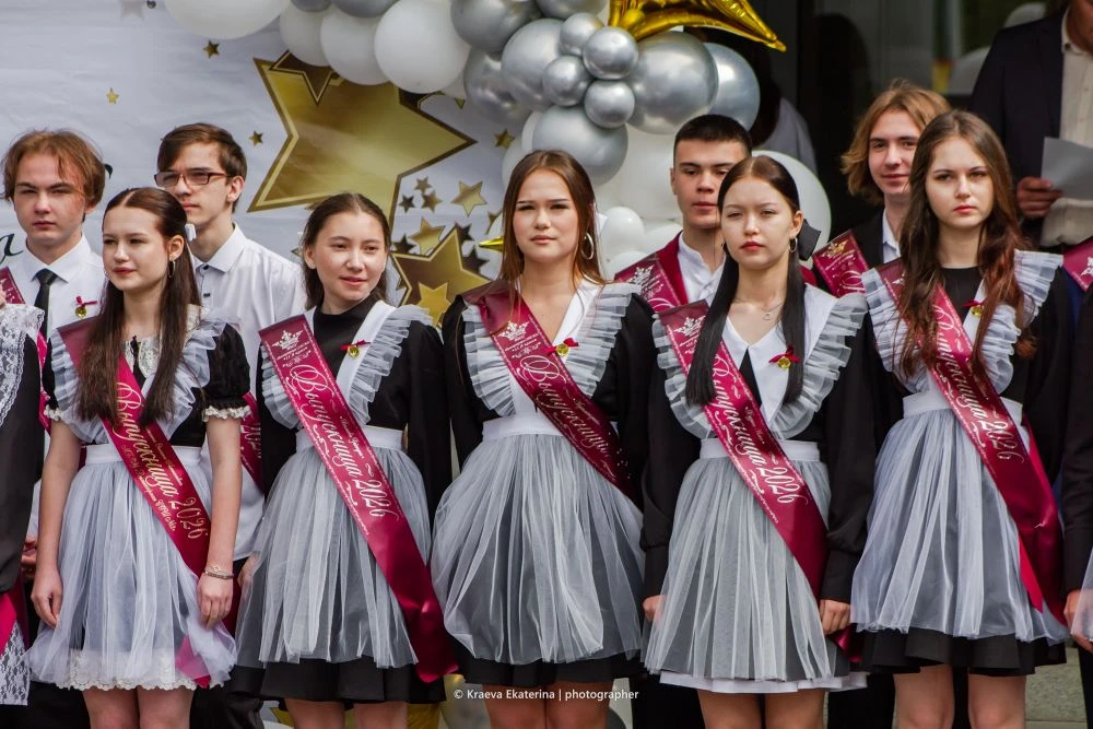 ✨Дорогие наши выпускники!✨

✨Кажется, совсем недавно вы впервые переступили школьный порог — немного