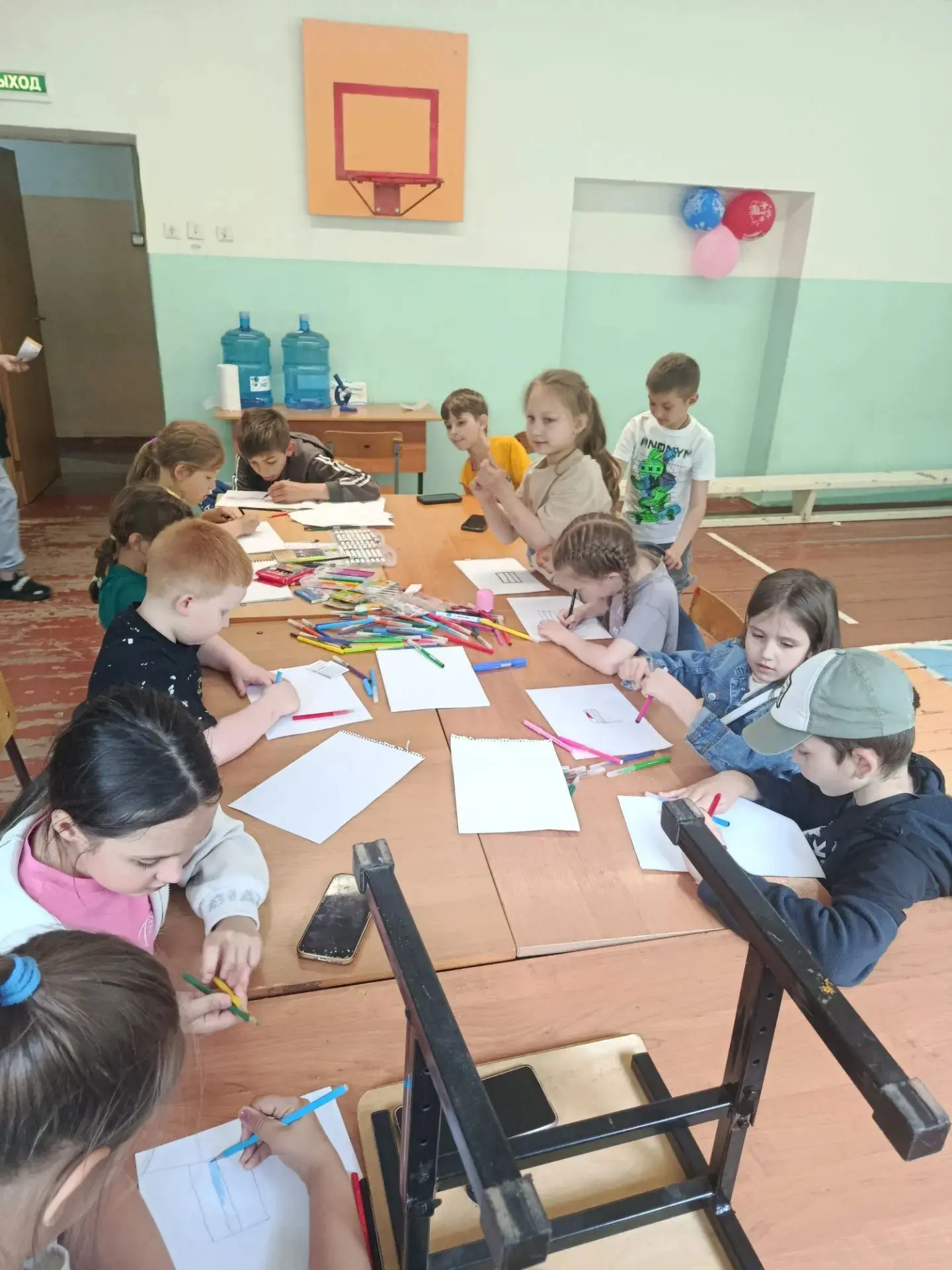 🇷🇺✨ В преддверии Дня России «Солнышко» засияло цветами триколора! ✨🇷🇺

В нашем лагере царила осо