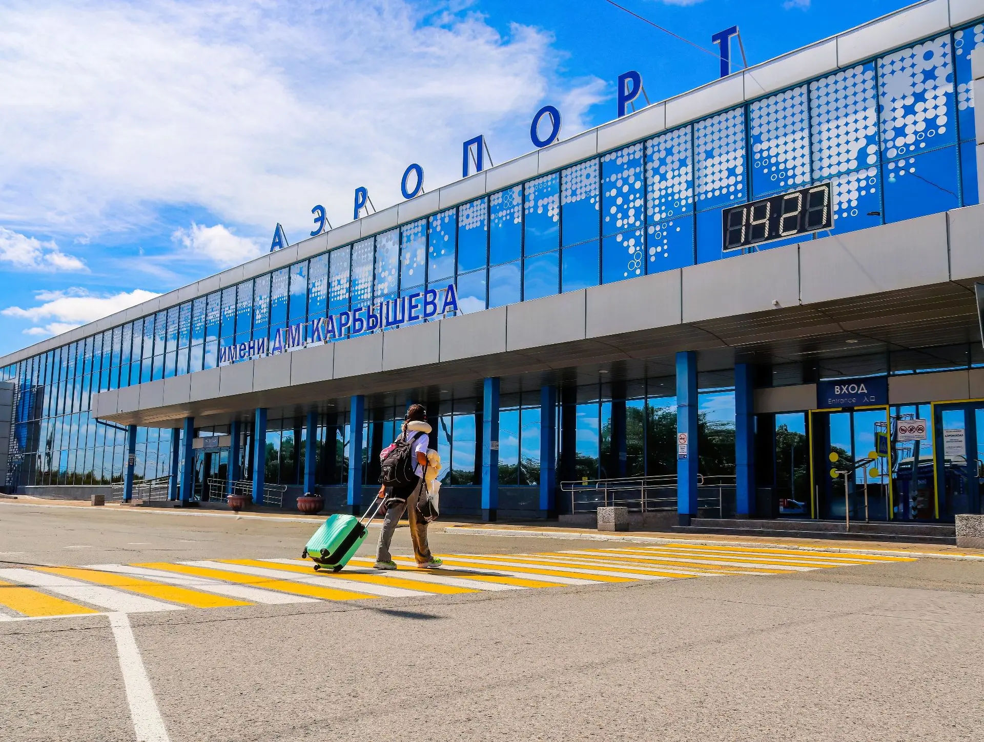 ✈️А когда вы любите приезжать в аэропорт – ночью или днем?