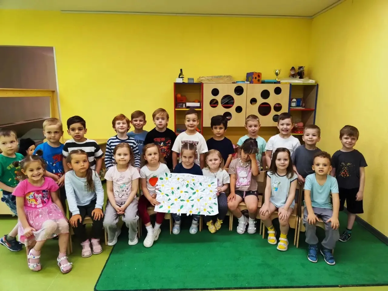 💙 Семья — это место, где начинается счастье.

В День семьи, любви и верности воспитанники наших дош