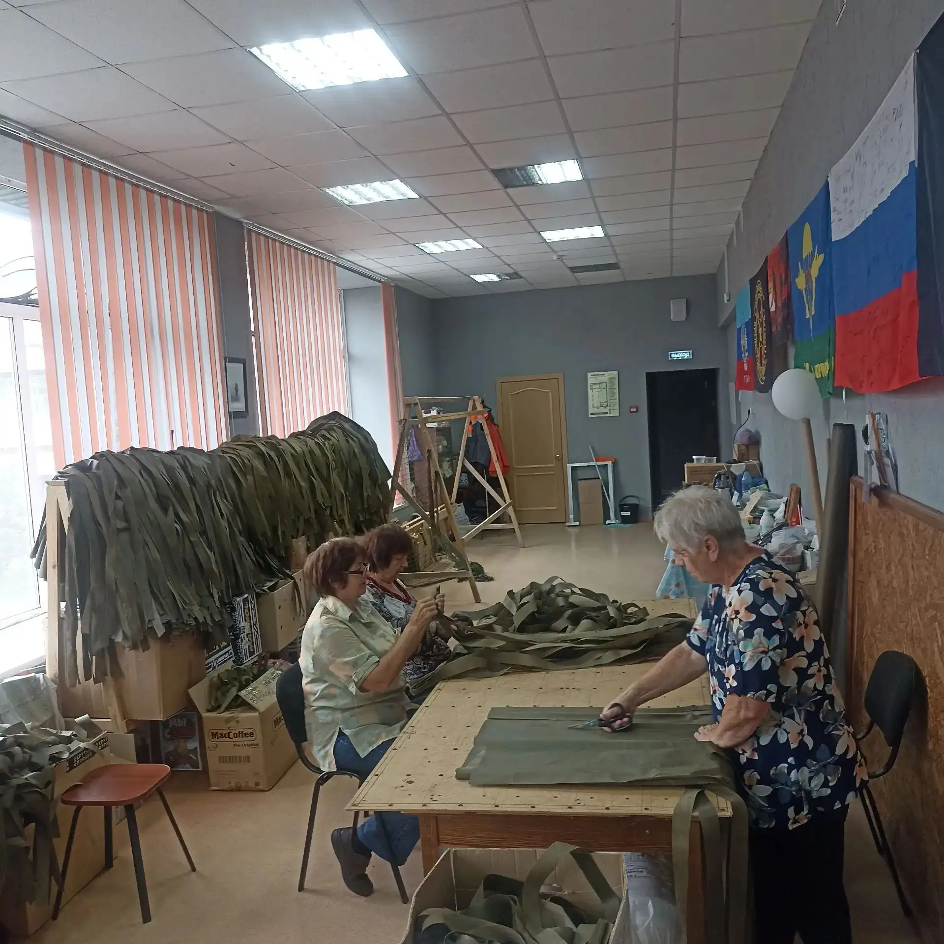 В нашей мастерской «Добра»  появились первые труженицы, и сразу же закипела работа.