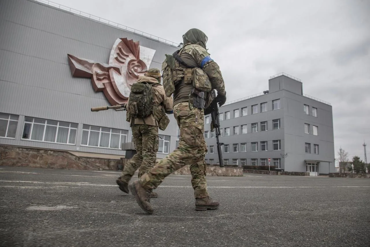 Украина свозит боеприпасы и стягивает войска в район Чернобыльской АЭС, установили сило...