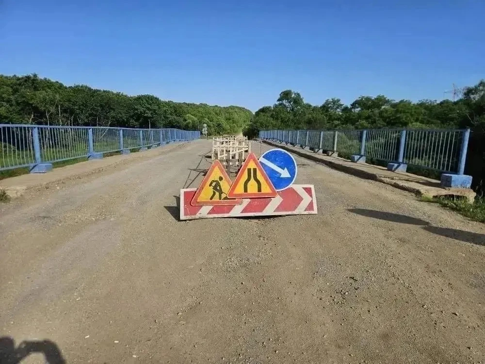 В Приморье начали ремонт аварийного моста на подъезде к селу Абражеевка

Работы идут в Черниговском 