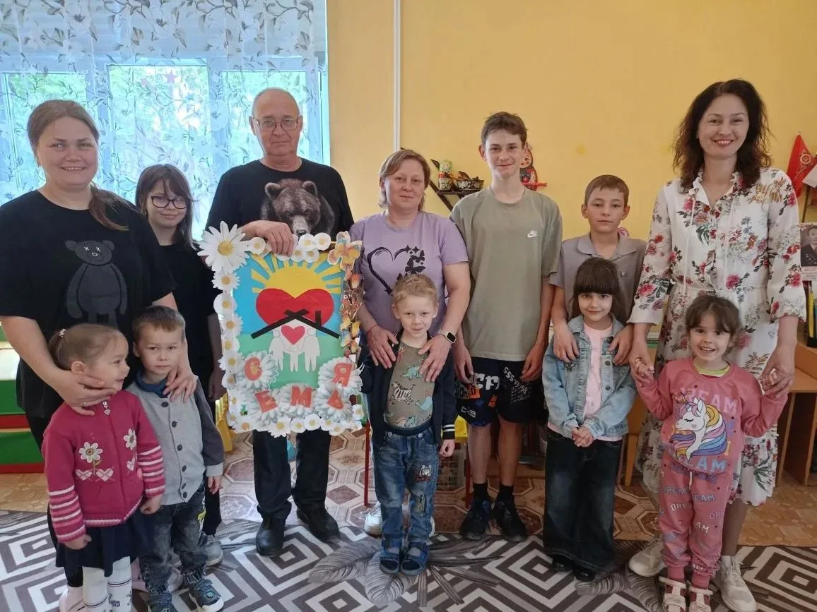 "Настоящая семья - это много дружных Я", в дружной большой семье и работа спорится! Так...
