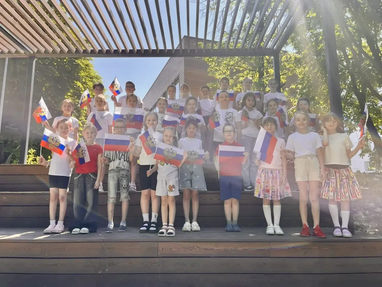 🇷🇺 В лагере «Мирный» отметили День России

✨ В преддверии Дня России для воспитанников лагеря «Мир