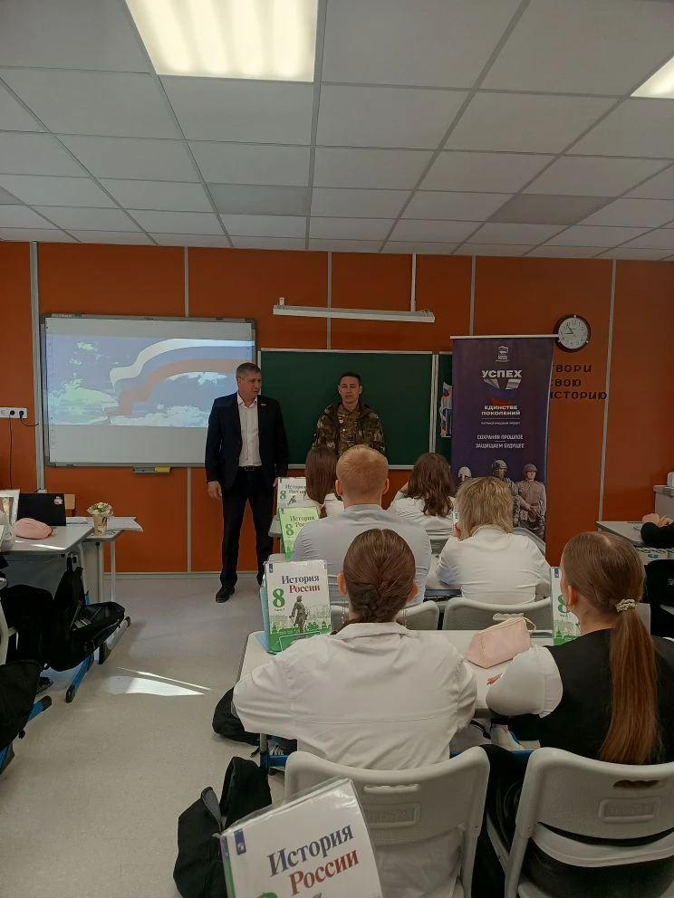 В рамках патриотического проекта "Успех в единстве поколений" 19.03 в МОУ" Москворецкая гимназия " п