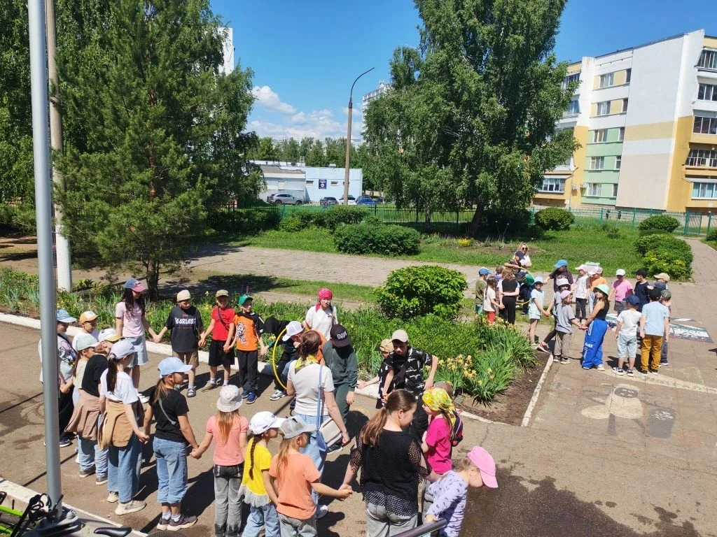 08.06 п/л "Солнышко"

К нам приехал театр "Калейдоскоп" с развлекательным мероприятием "Колесо Форту