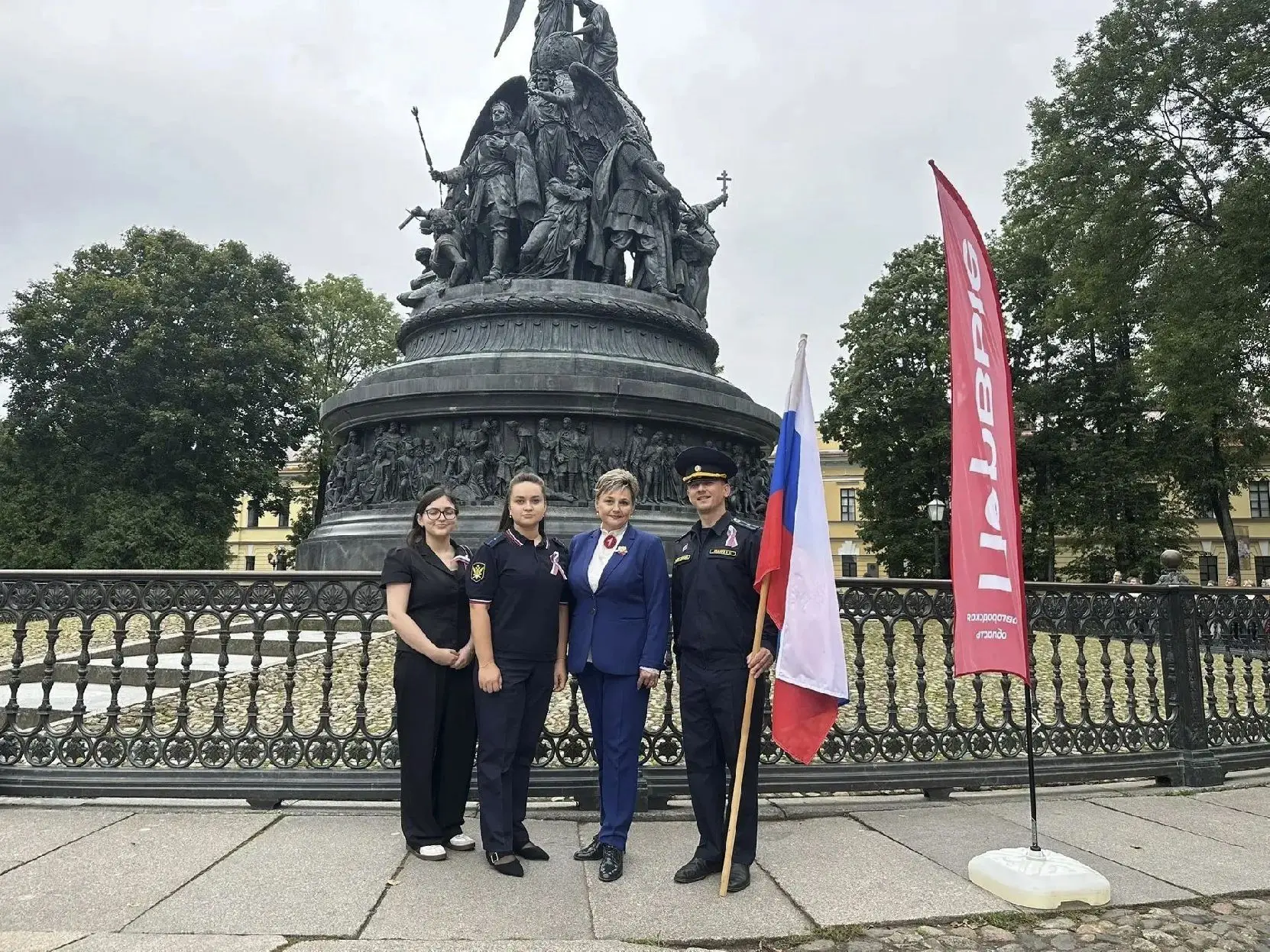 День Государственного флага России: яркие моменты в Великом Новгороде!