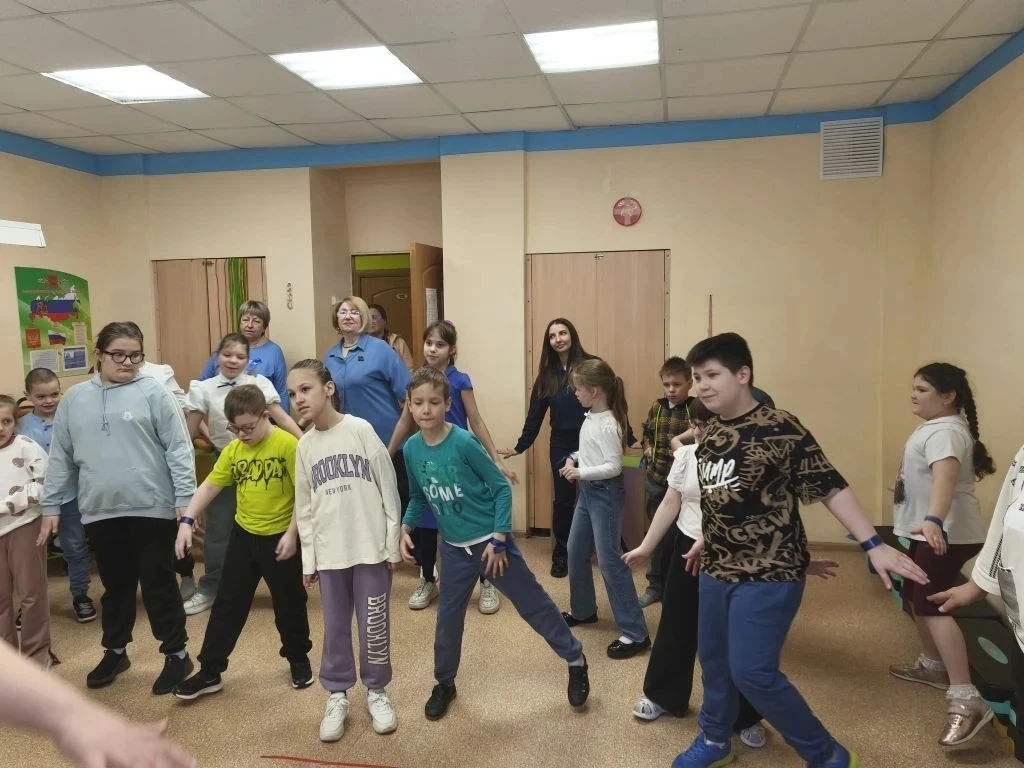 Фестиваль "ЛюдиКакЛюди" подарил детям "Веселое путешествие"  24 марта 2026 года в школе-интернате № 