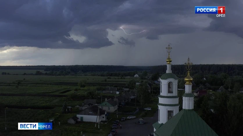 ⚡В Орловской области спасатели устраняли последствия непогоды

12 июня днём сотрудники 2-й пожарно-с
