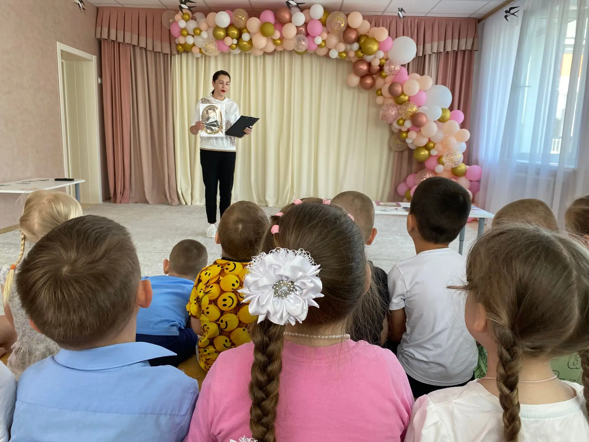 🐈‍⬛ Сегодня в гости к воспитанникам нашего детского сада пришел сам кот ученый — герой...