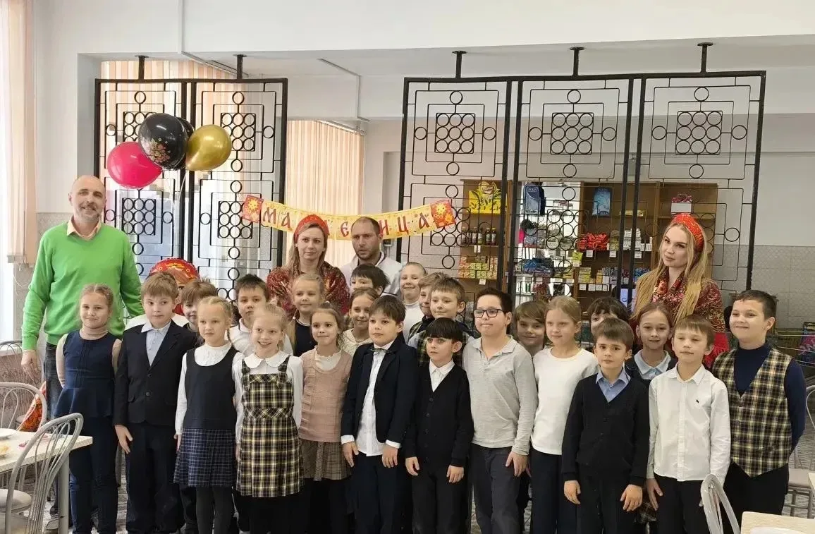 В четверг 19 февраля в столовой нашей школы у учащихся начальных классов была настоящая Масленица, к