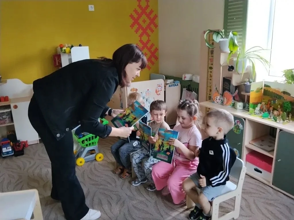 В нашей младшей группе прошёл важный и очень полезный урок электробезопасности! Инженер УПБиПК Филат