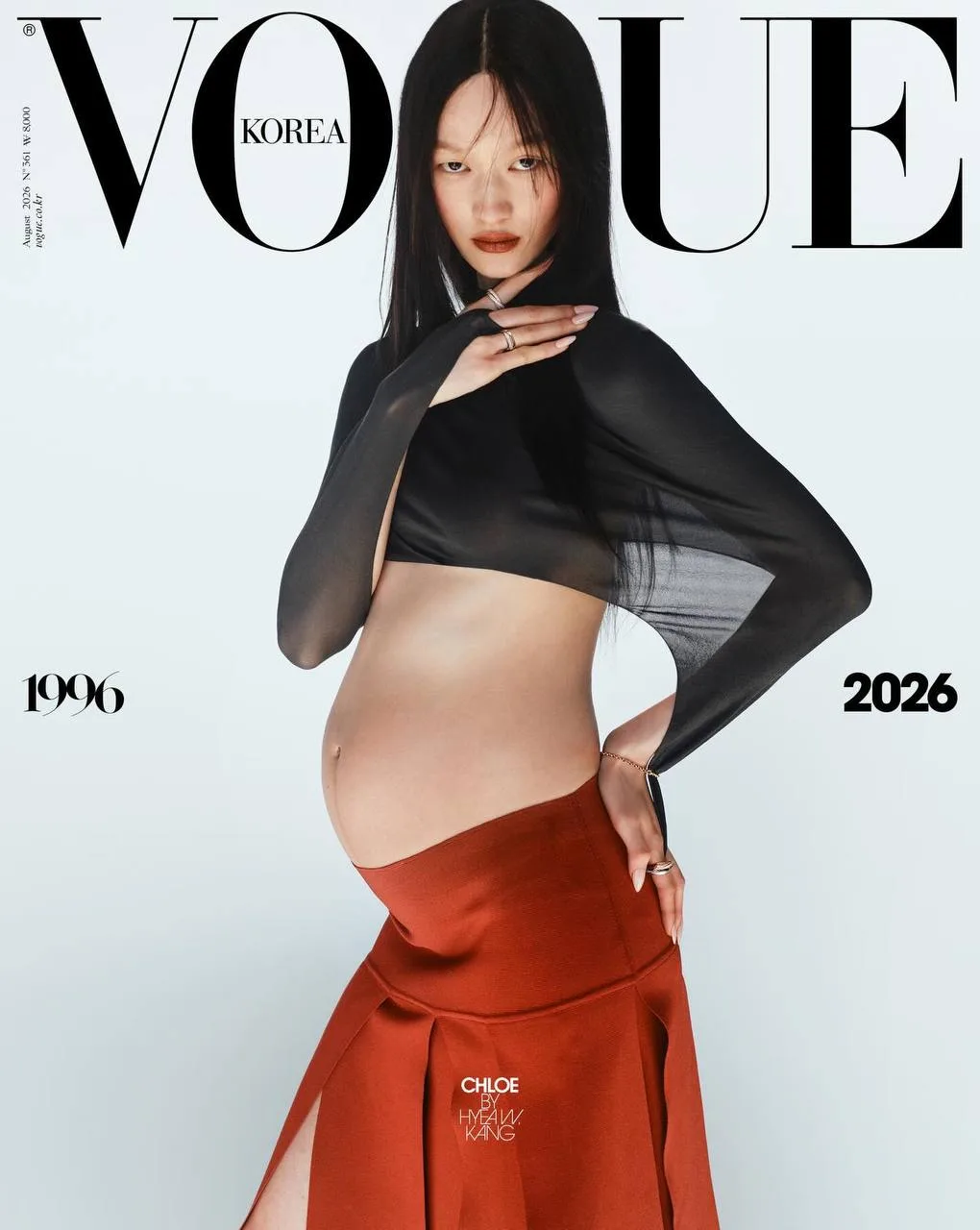 Классная беременяшная обложка Vogue Korea с их топ-моделью Хлое О. Студийные фотки, ока...