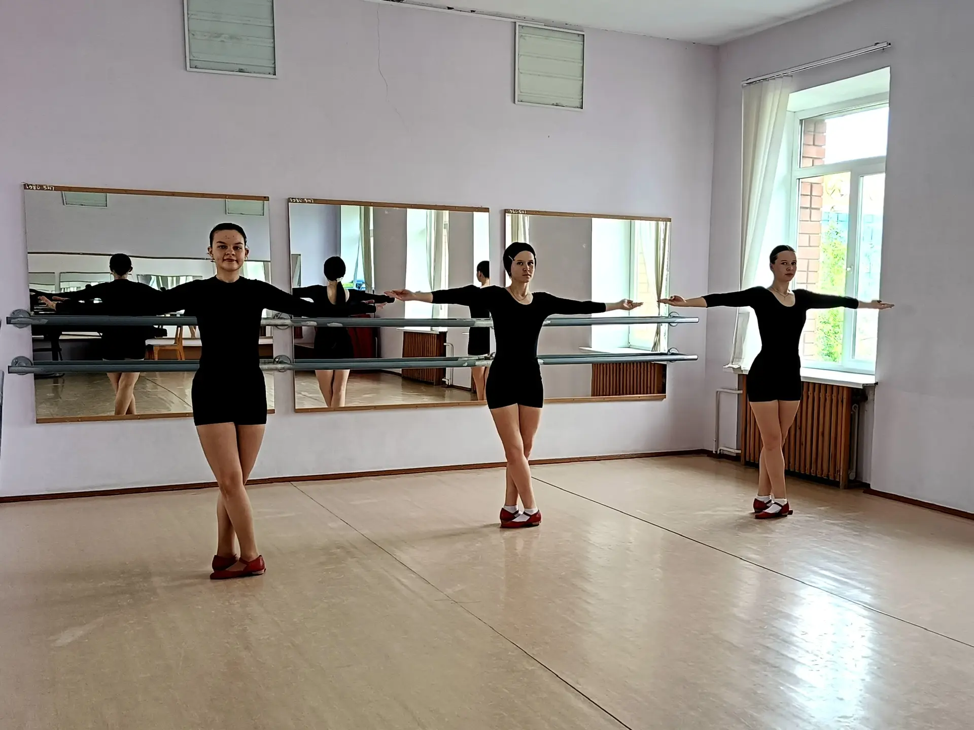 В МКУ ДО «Детская школа искусств» г.Пласт состоялись экзамены по дисциплинам «Сценический народный т
